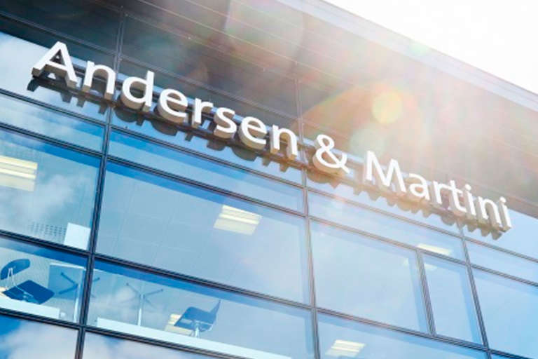 Andersen Og Martini Facade Med Navn